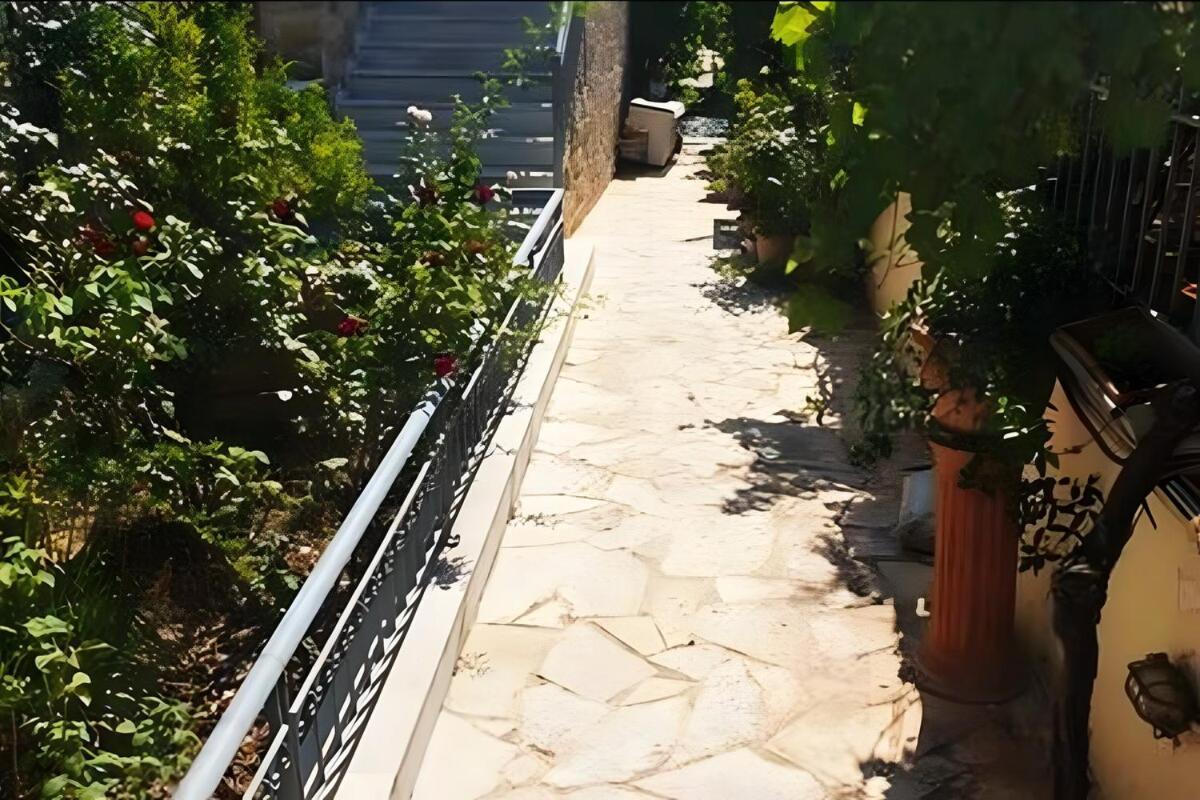 Σύγχρονο Vintage Στο Μαρούσι Lägenhet Aten Exteriör bild